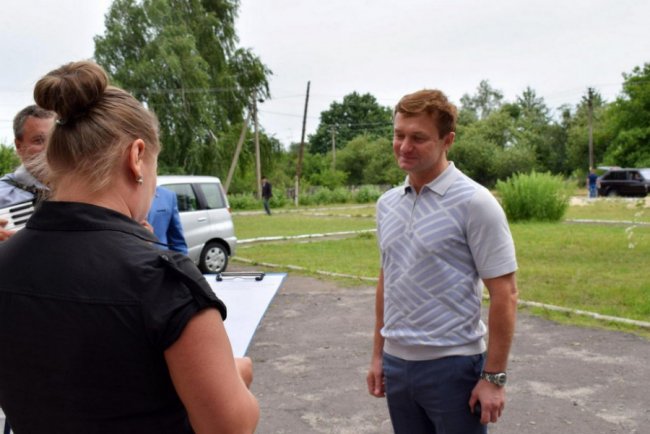 «Треба бути сліпим, щоб не бачити, скільки Івахів робить для округу»: як ратнівчани зустрічали народного депутата*