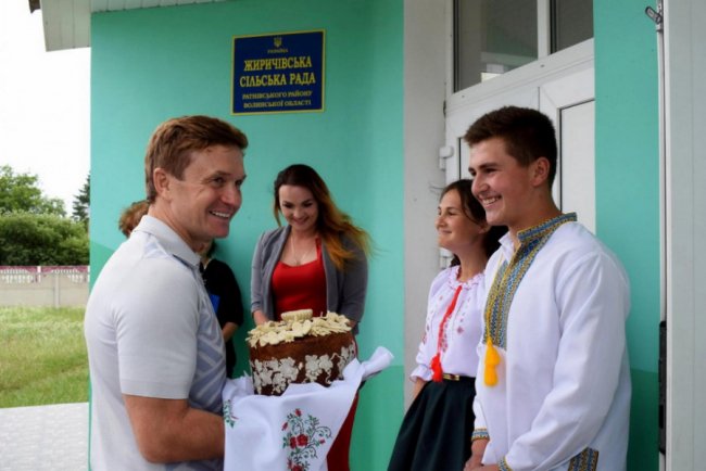 «Треба бути сліпим, щоб не бачити, скільки Івахів робить для округу»: як ратнівчани зустрічали народного депутата*