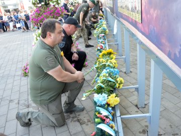 Вони назавжди в наших серцях: у Луцьку вшанували пам’ять загиблих Героїв. ФОТО