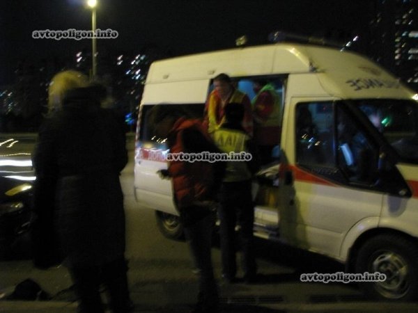 У Києві під час нічних гонок розтрощили п'ять авто. ФОТО