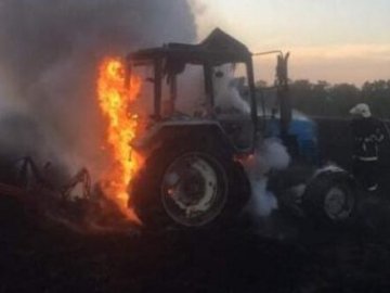 На Рівненщині у тракторі горів чоловік
