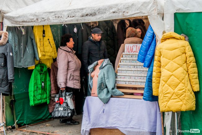 Від білизни до шикарних шуб: у Луцьку – Харківський ярмарок. ФОТО