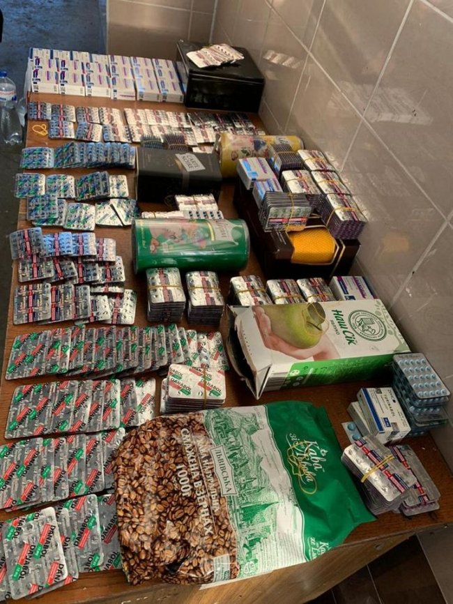 Волинські митники завадили масштабній контрабанді ліків і стероїдів 