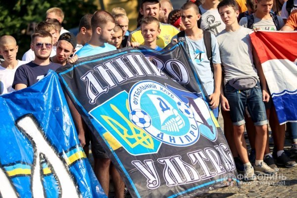 Марш фанів «За єдність України» у Луцьку. ФОТО