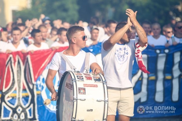 Марш фанів «За єдність України» у Луцьку. ФОТО