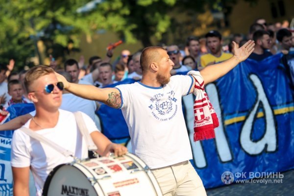 Марш фанів «За єдність України» у Луцьку. ФОТО