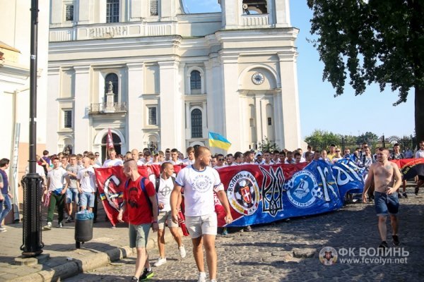 Марш фанів «За єдність України» у Луцьку. ФОТО