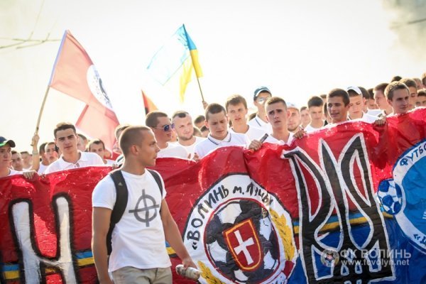 Марш фанів «За єдність України» у Луцьку. ФОТО