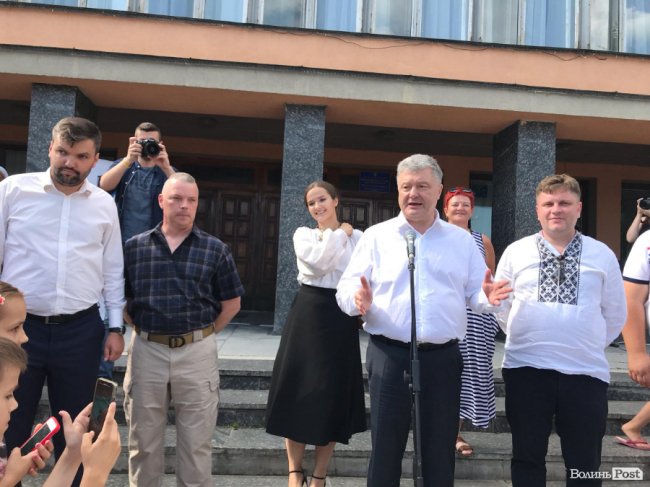 «Гордий своєю командою»: Порошенко представив кандидата від «ЄС» на 23-му окрузі Юрія Сковороду