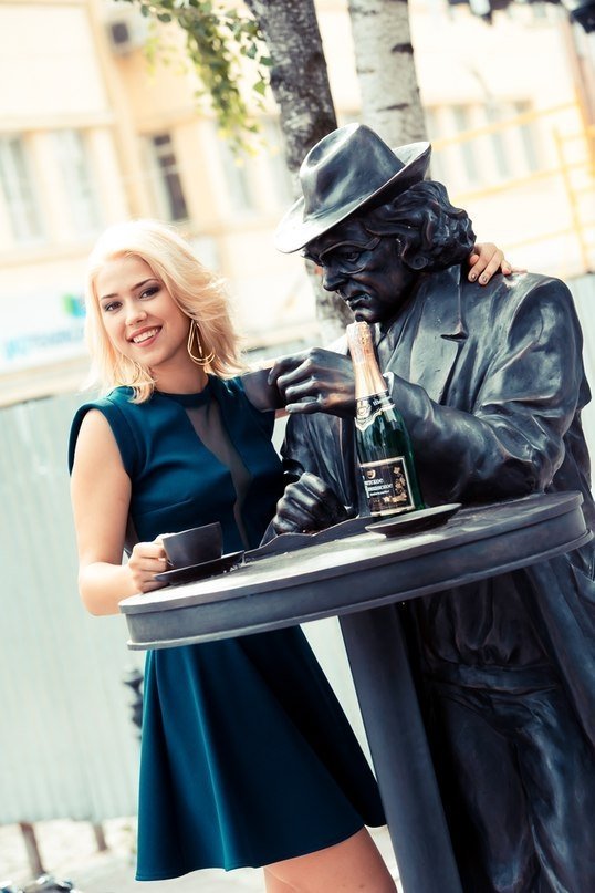 Красуні-журналістки: у Луцьку журфак відгуляв випускний. ФОТО