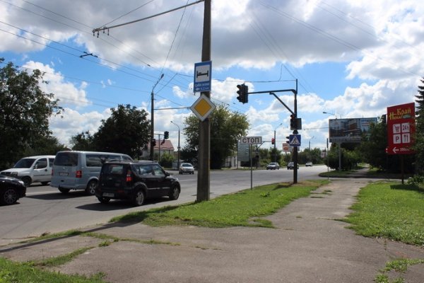 У Луцьку з'явився новий світлофор. ФОТО