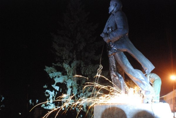 Як Волинь позбулася маневицького Леніна. ФОТО