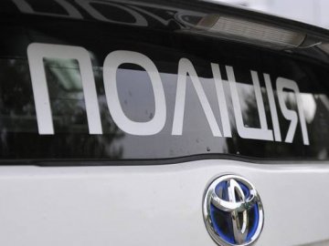 Патрульний врятував чоловіка, який хотів скочити з 9-го поверху