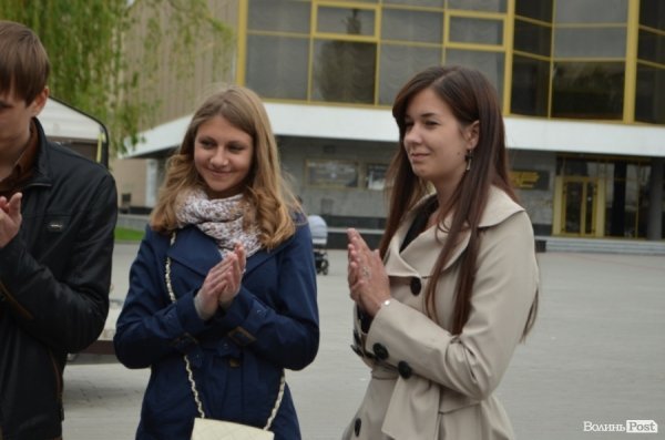 «Піаніст-екстреміст» грав у цертрі Луцька на революційному піаніно. ФОТО. ВІДЕО