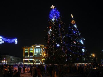 У Луцьку засяяла головна ялинка