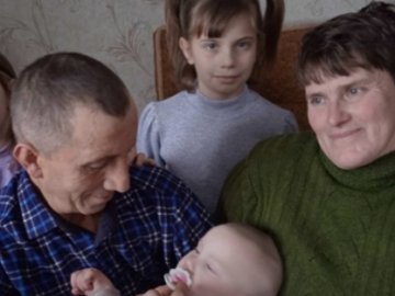 У багатодітної мами з Волині дванадцять дітей, двоє з яких воюють на передовій