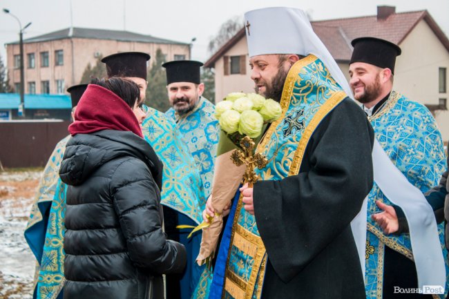 У Луцьку освятили хрест під будівництво дитячої церкви. ФОТО