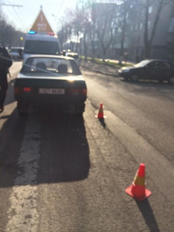 У центрі Луцька легковик збив жінку. ФОТО