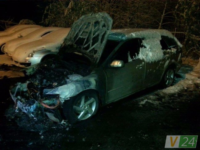 У Луцьку вночі згоріла Mazda