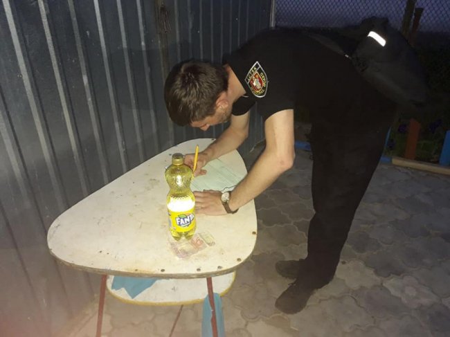 У Луцьку продавали сурогат у приватному будинку. ФОТО