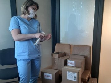Ковельська лікарня отримала антисептики від благодійників