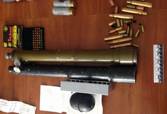 Лучанин знайшов у підвалі багатоповерхівки цілий арсенал боєприпасів. ФОТО