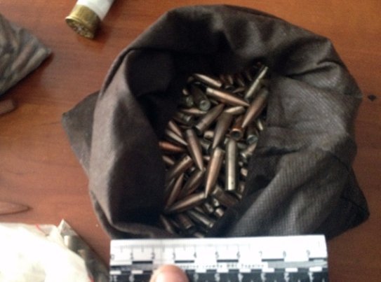 Лучанин знайшов у підвалі багатоповерхівки цілий арсенал боєприпасів. ФОТО