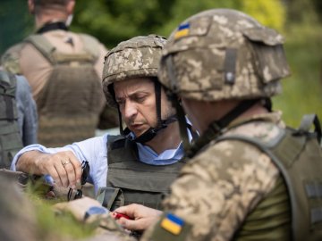 Президент Зеленський вперше поїхав на фронт