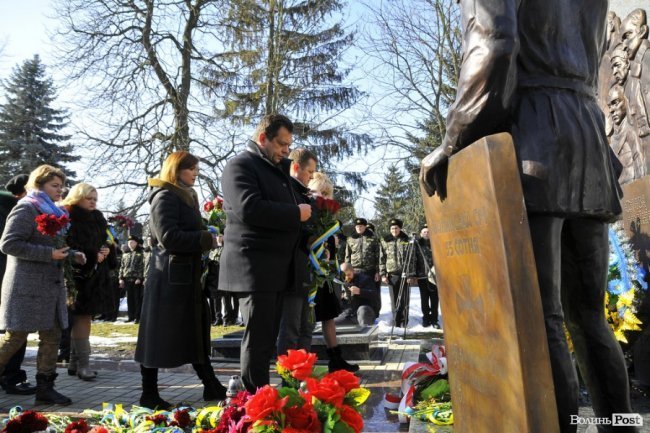 Сотні лучан вшанували пам’ять Героїв Небесної Сотні