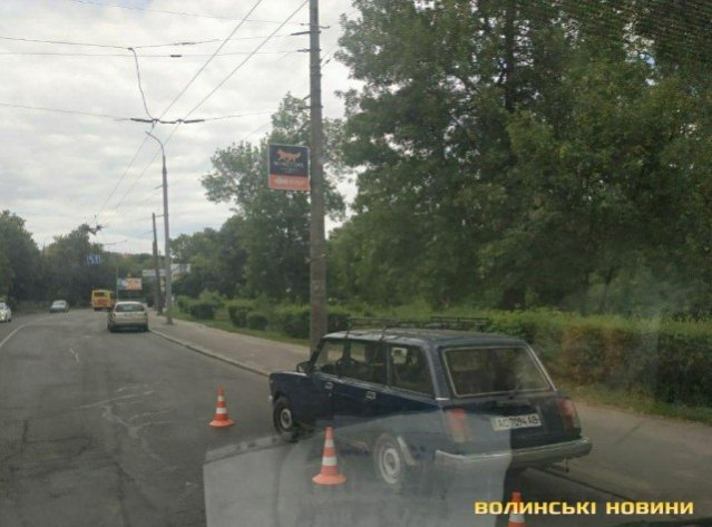 У Луцьку на пішохідному переході ВАЗ збив людину. ФОТО