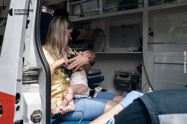 Після прильоту з «Охматдиту» у Києві евакуюють дітей: жахливі кадри з лікарні 