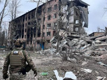 Окупанти штурмують щонайменше на трьох напрямках: наступу сприяла затримка постачання зброї Україні, – ISW