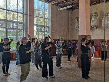 У Луцьку зібрали гроші на ЗСУ під час танцювального майстеркласу. ВІДЕО