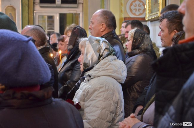 «Він захищав не лише свою сім‘ю»: у Луцьку попрощалися з Героєм. ФОТОРЕПОРТАЖ