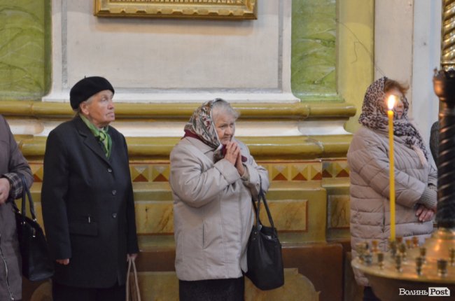 «Він захищав не лише свою сім‘ю»: у Луцьку попрощалися з Героєм. ФОТОРЕПОРТАЖ