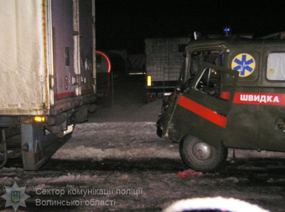 BMW – в «швидку», «швидка» – в фуру: подробиці аварії на Волині. ФОТО