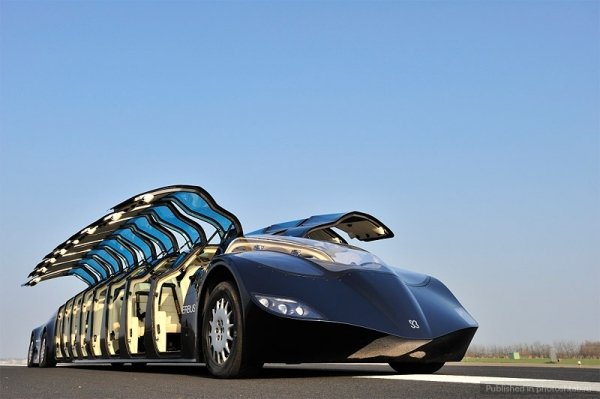 Створили автобус, який розганяється до 250км/год. ФОТО. ВІДЕО