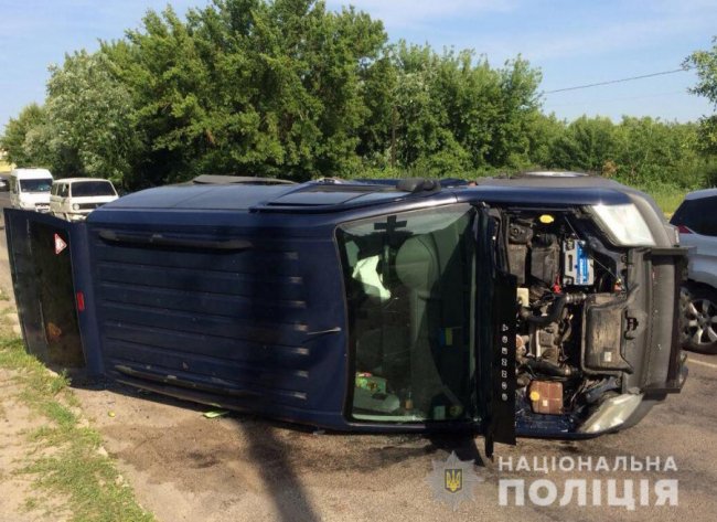 У Луцьку внаслідок аварії перекинувся бус і постраждали люди