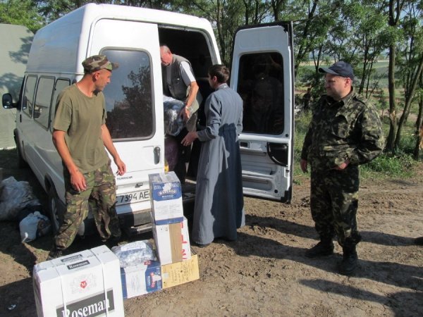 Волинські священики привезли допомогу військовим у зону АТО. ФОТО 