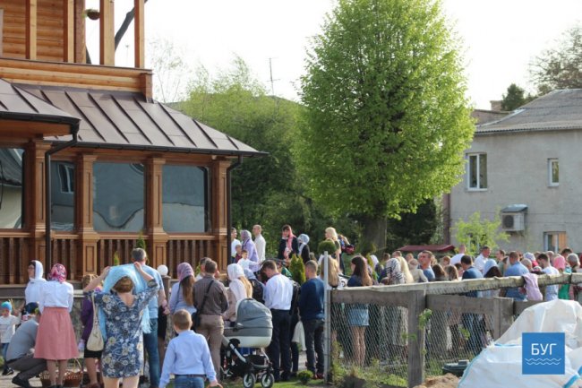 У місті на Волині освятили перші великодні кошики. ФОТО