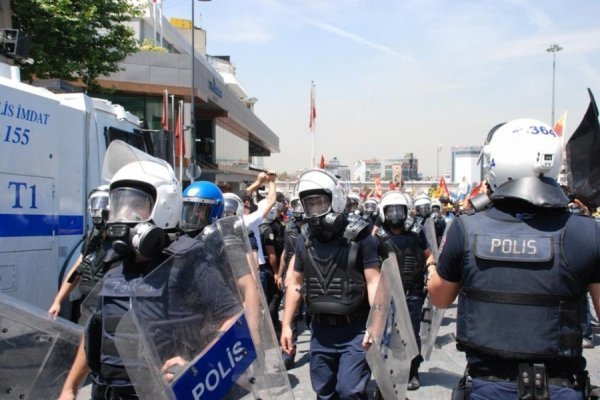 У Туреччині ‒ нові сутички між поліцією та демонстрантами. ФОТО