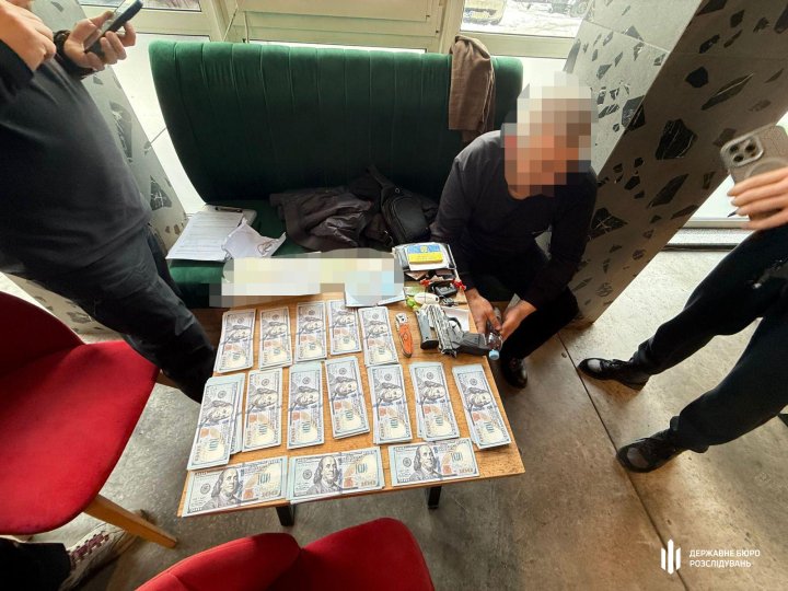 Двоє прикарпатців вигадали впливовий «дах» для переправлення ухилянтів через кордон