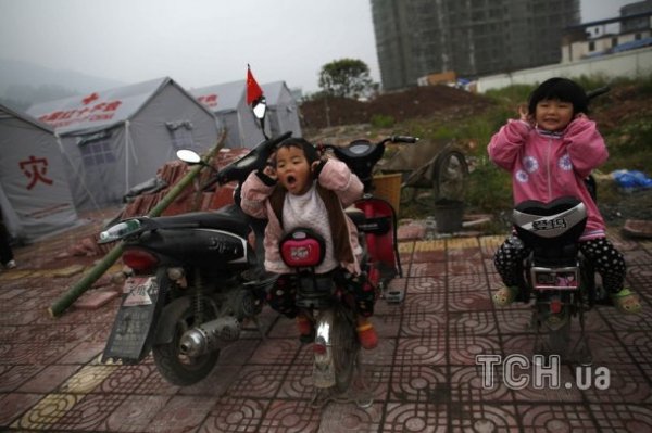 Китай очухується від землетрусів. ФОТО