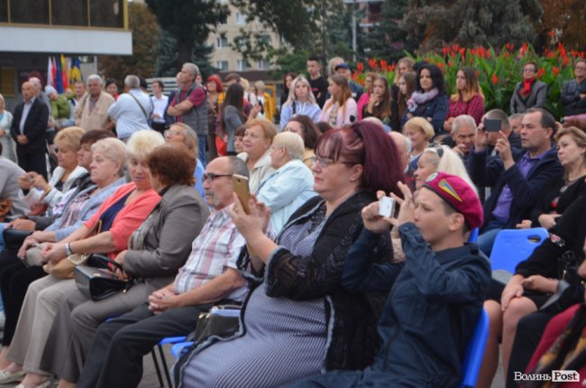 «Симфонія мого міста»: у центрі Луцька грали камерну музику. ФОТО