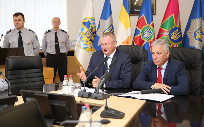 Історія дивом врятованої дівчинки на Рівненщині: нагородили поліцейського