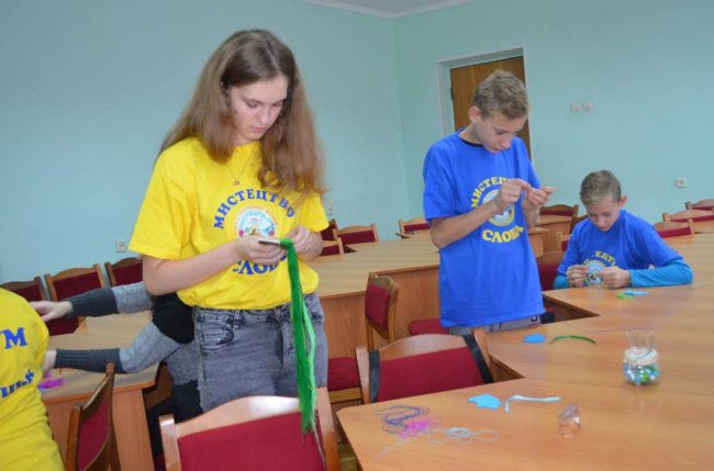 Луцькі дітлахи долучилися до акції «Тепла іграшка надії». ФОТО