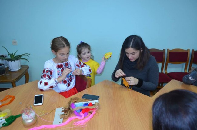 Луцькі дітлахи долучилися до акції «Тепла іграшка надії». ФОТО