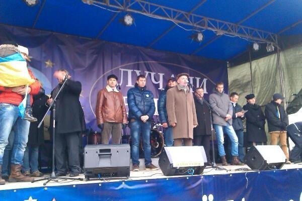 Народне віче у Луцьку. ФОТО. ВІДЕО