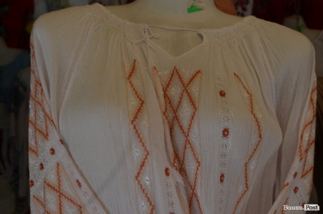 Від і до: що та за скільки продають народні умільці у центрі Луцька. ФОТО