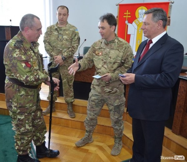 У Луцькій міській раді нагородили айдарівців. ФОТО